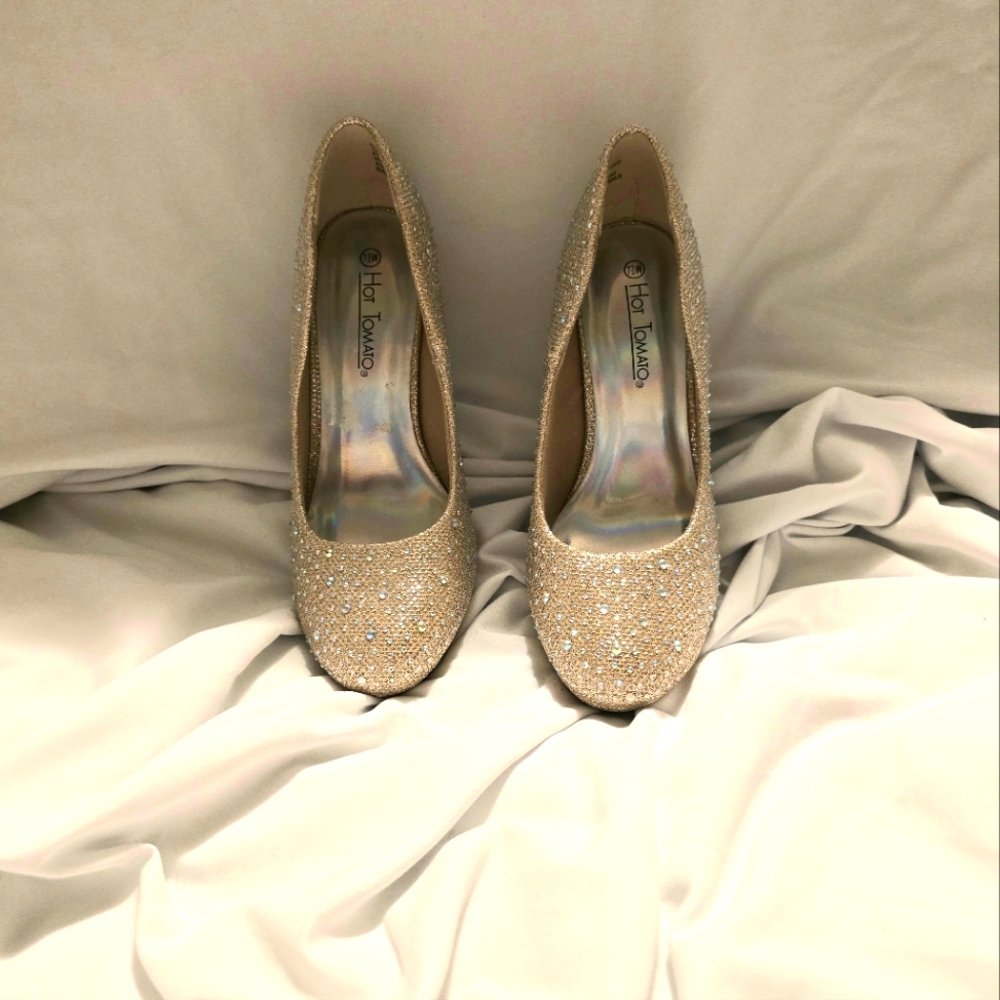 Elegant Gold Glitter "Fireworks" Women's Heels - Picture 4 of 7
